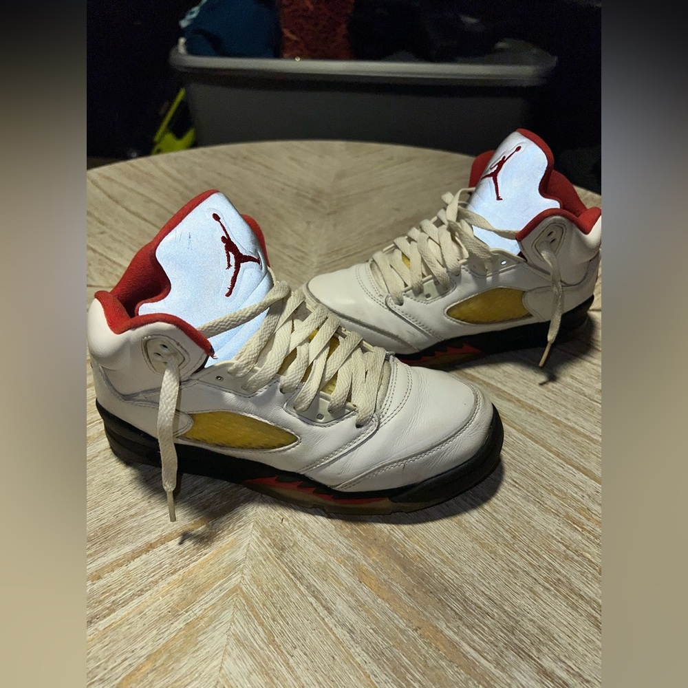 Size 6y- Jordan 5 Retro Fire Red(2020)